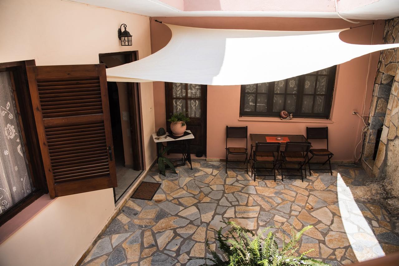 Manthiata Studios Exanthia Luaran gambar